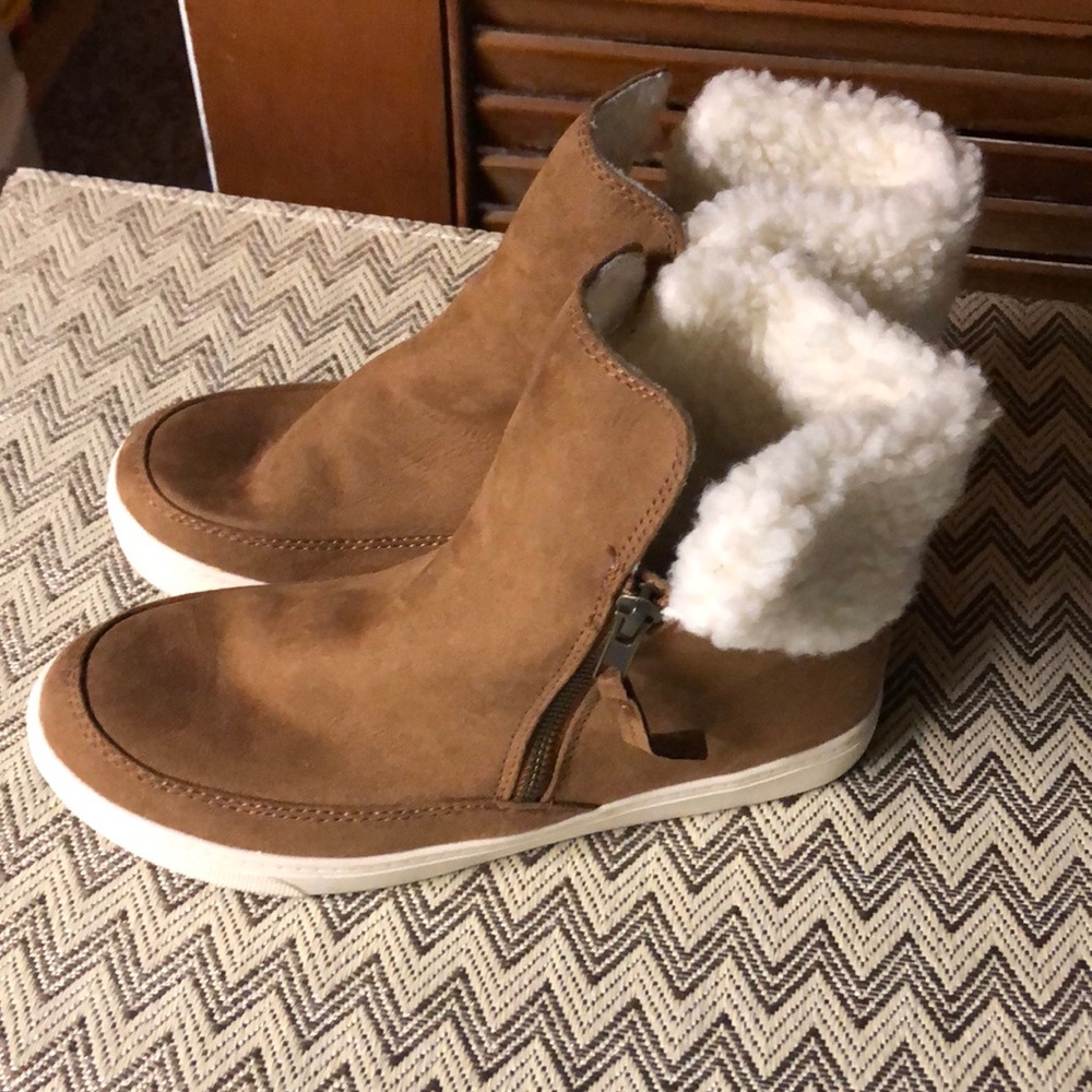 Universal Thread Side Zip Sherpa Sneaker